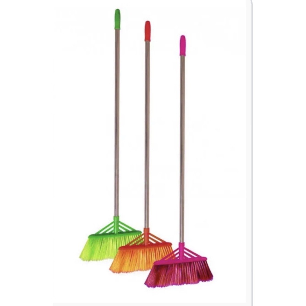 PLASTIC BROOM